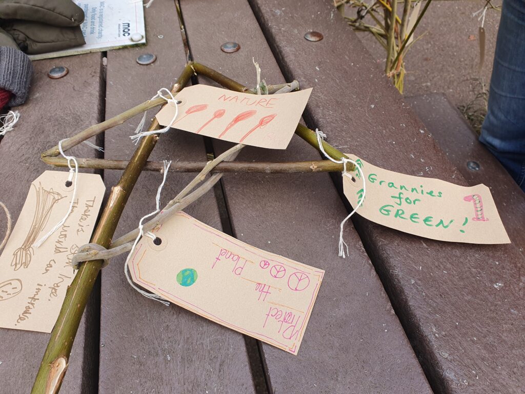 Messages of hope on the tree